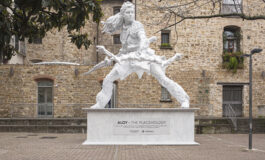 Una statua di Horizon Forbidden West nel cuore di Firenze