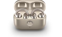 Moto buds loop: l'audio di lusso incontra i cristalli Swarovski